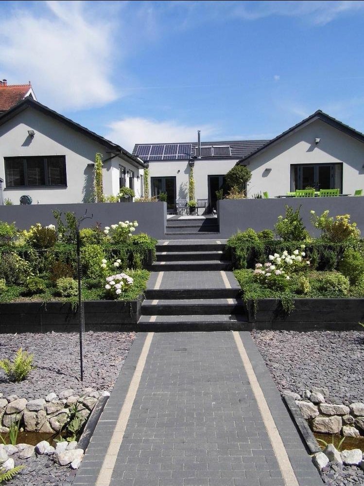 Modern front approach with central steps and raised planters